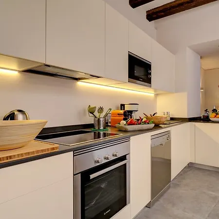 Llum פוינסה